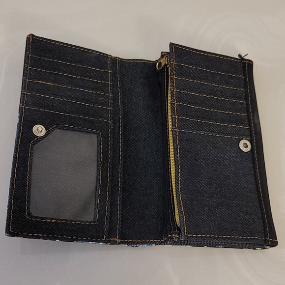 2/$25 or 3/$30 Painted girl wallet - new w/o tags - Picture 2 of 5